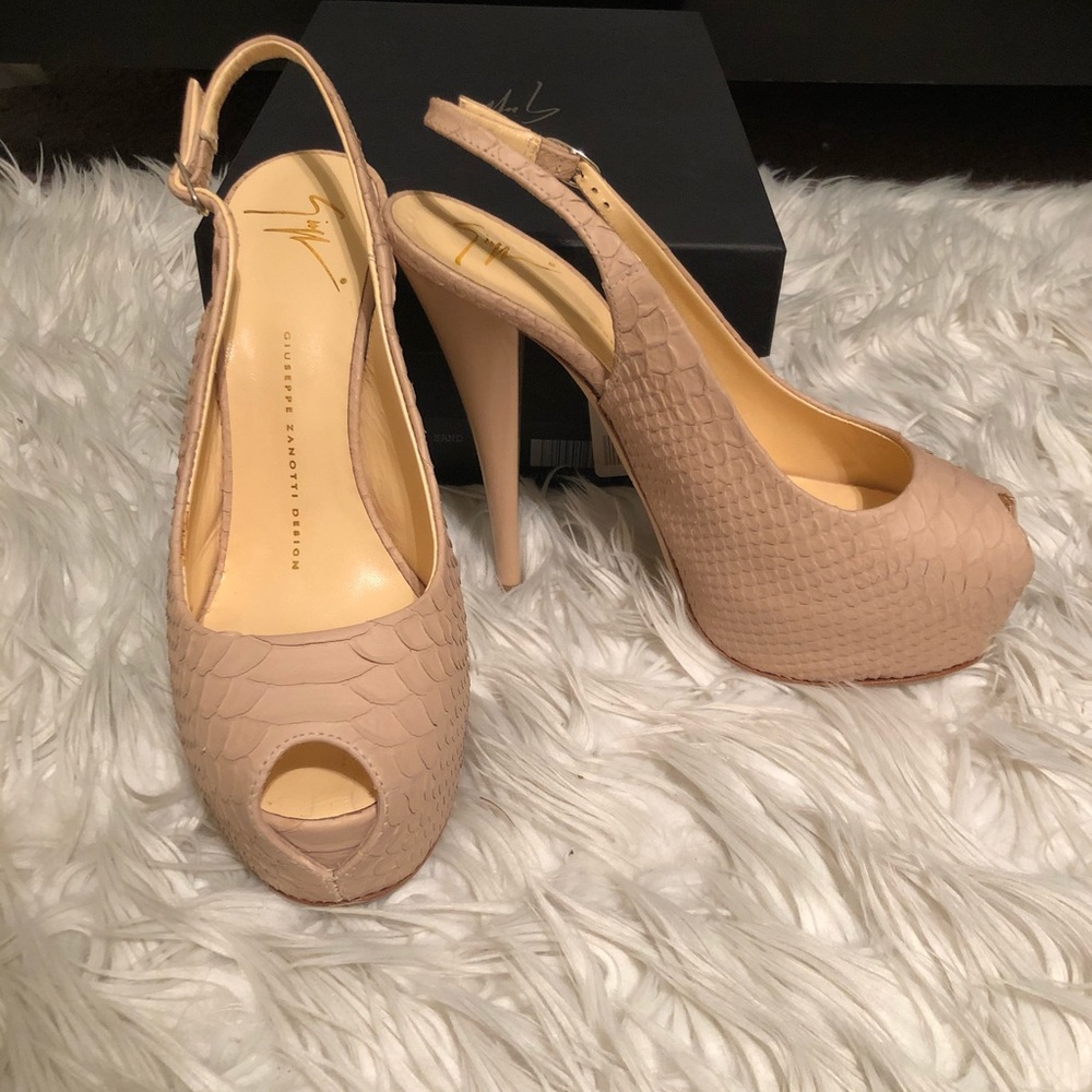 NIB Giuseppe Zanotti Nude Manro
